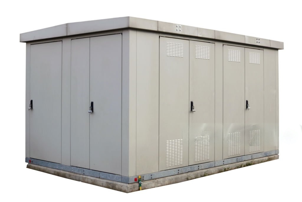 Acero vs Aluminio en Gabinetes Outdoor: Lo que los Catálogos No Comparan