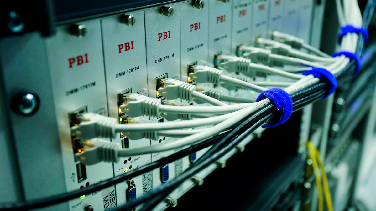 Gabinetes Metálicos vs No Metálicos: Lo que Ocurre Después del Primer Año