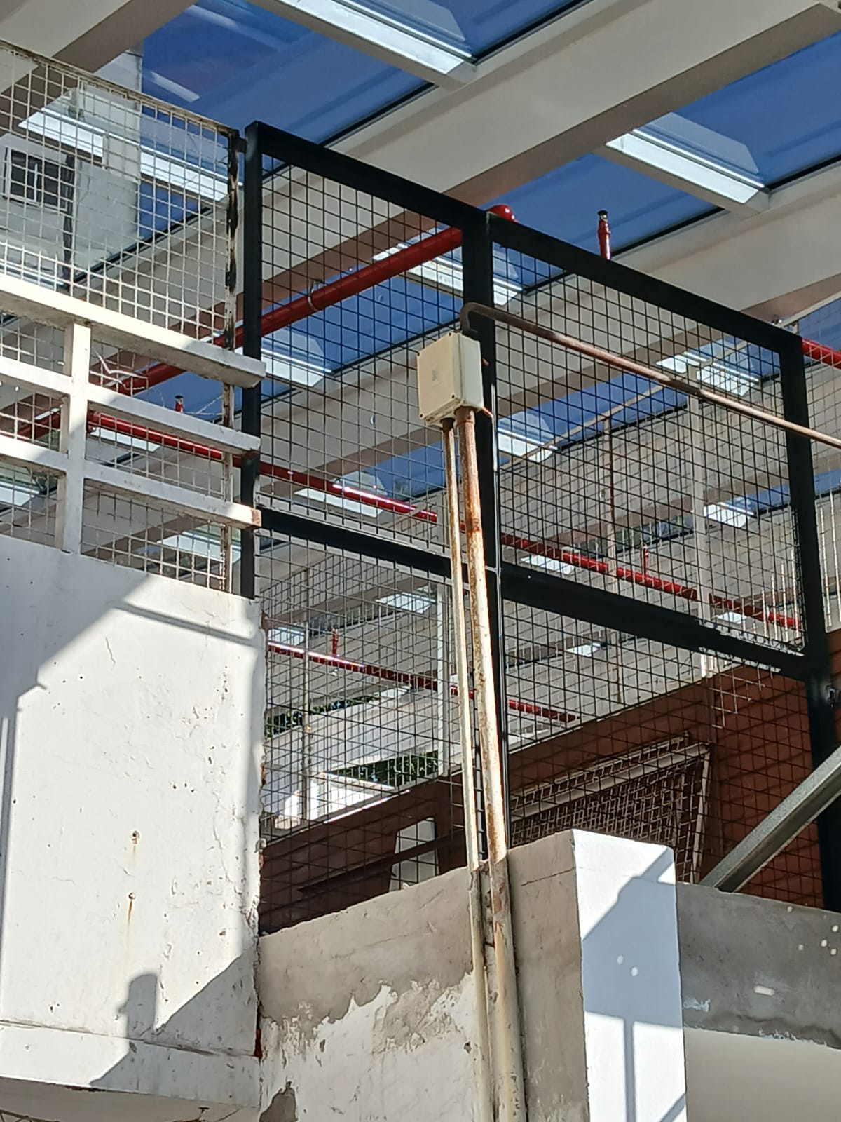 Cerramientos y maseteros Metálicos en fachada - foto 4