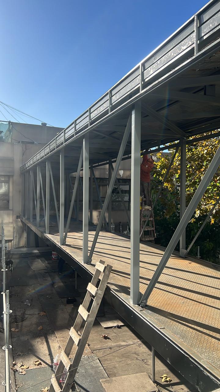 Construcción Puente Metálico Clinica Monte Grande - foto 2