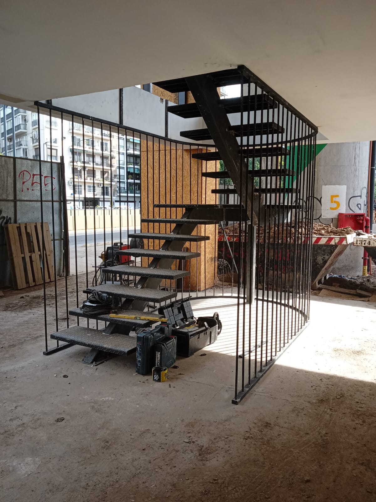 Escaleras metálicas según diseño - foto 1
