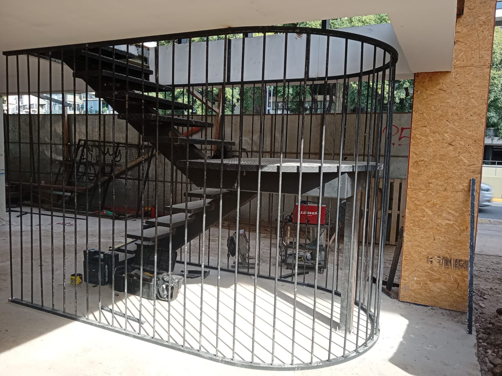Escaleras metálicas según diseño - foto 3