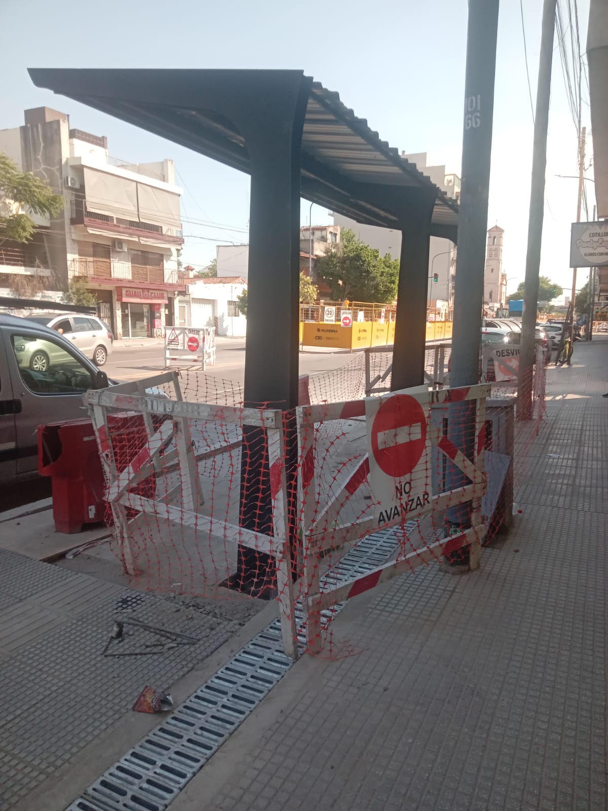 Paradas de Colectivo y rejas peatonales - foto 6