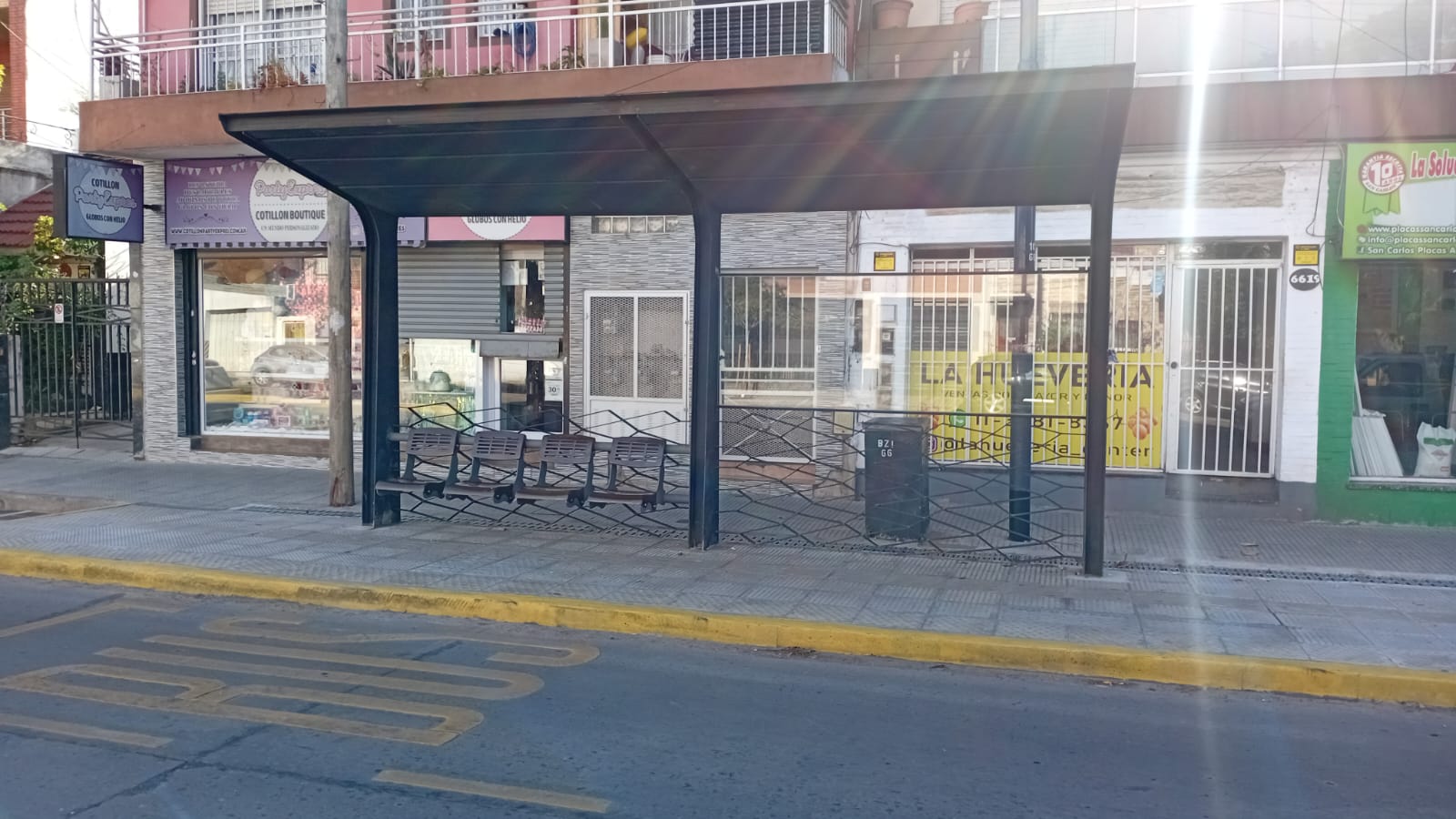Paradas y resguardos viales - foto 4